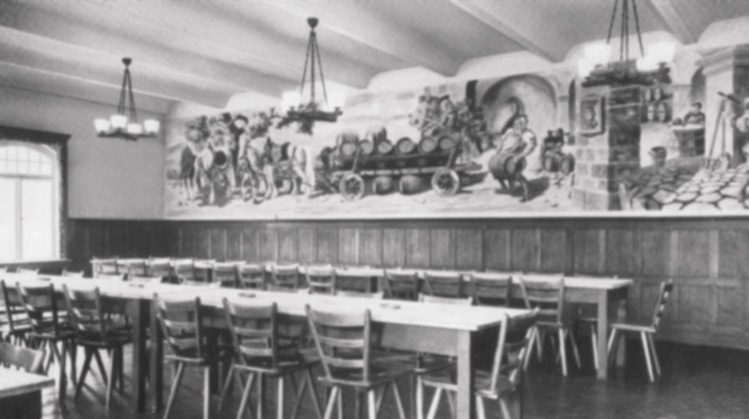 Gastsaal mit großem Wandbild